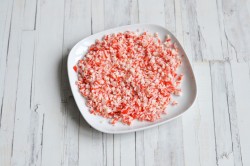 Рулетики из яичных блинчиков с начинкой - шаг 7