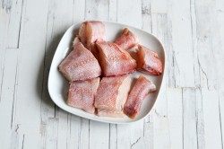 Рыбный суп уха из морского окуня - шаг 2 Рыбный суп уха из морского окуня - шаг 2