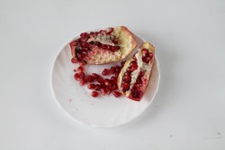 Салат гранатовые бусы на снегу - шаг 2