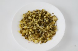 Салат гранатовые бусы на снегу - шаг 5