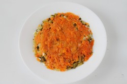 Салат гранатовые бусы на снегу - шаг 6