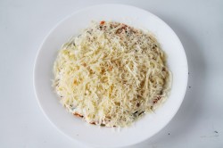 Салат гранатовые бусы на снегу - шаг 7