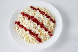 Салат гранатовые бусы на снегу - шаг 9