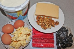 Салат Черный жемчуг с черносливом - шаг 1