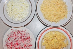 Салат Черный жемчуг с черносливом - шаг 3