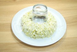 Салат Дамский каприз с куриными бедрышками - шаг 3 Салат Дамский каприз с куриными бедрышками - шаг 3