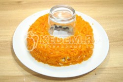 Салат Дамский каприз с куриными бедрышками - шаг 4 Салат Дамский каприз с куриными бедрышками - шаг 4