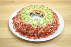 Салат Дамский каприз с куриными бедрышками - шаг 7 Салат Дамский каприз с куриными бедрышками - шаг 7