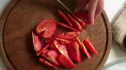 Салат Гармония маслины сыр помидоры без майонеза - шаг 1