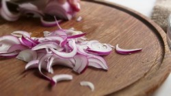 Салат Гармония маслины сыр помидоры без майонеза - шаг 2