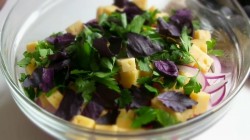 Салат Гармония маслины сыр помидоры без майонеза - шаг 4