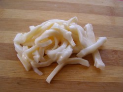 Салат из кальмаров креветок мидий икры - шаг 3