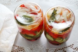 Салат из лука перца огурцов и помидоров на зиму - шаг 11