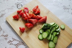Салат из лука перца огурцов и помидоров на зиму - шаг 3