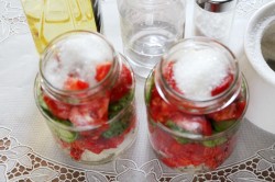 Салат из лука перца огурцов и помидоров на зиму - шаг 9