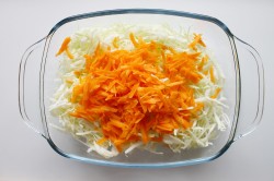 Салат из молодой капусты и печени трески - шаг 3