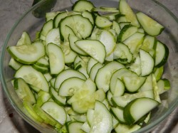 Салат из огурцов Зимний король на зиму - шаг 4