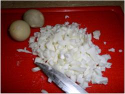 Тарталетки с печенью трески и яйцом, зеленым луком и укропом - шаг 3