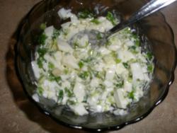 Тарталетки с печенью трески и яйцом, зеленым луком и укропом - шаг 5