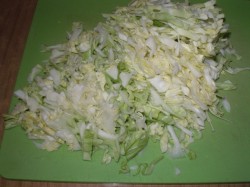 Салат из весенних овощей с яйцом и майонезом - шаг 3