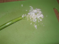 Салат из весенних овощей с яйцом и майонезом - шаг 7