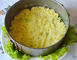 Салат с красной рыбой и креветками слоями - шаг 5