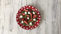 Салат с клубникой и рукколой - шаг 4