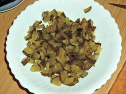 Салат с курицей огурцом и сыром, корнем сельдерея - шаг 10