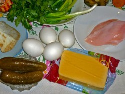 Салат с курицей огурцом и сыром, корнем сельдерея - шаг 1