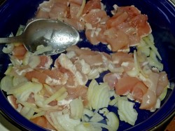 Салат с курицей огурцом и сыром, корнем сельдерея - шаг 5