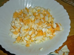 Салат с курицей огурцом и сыром, корнем сельдерея - шаг 8