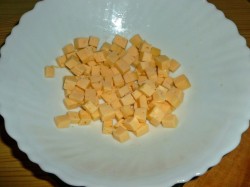 Салат с курицей огурцом и сыром, корнем сельдерея - шаг 9