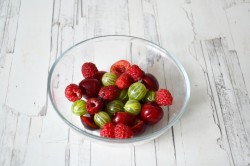 Салат с курицей, персиками, моцареллой и рукколой - шаг 4 Салат с курицей, персиками, моцареллой и рукколой - шаг 4