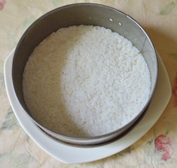 Салат с печенью трески слоеный с сыром и рисом - шаг 4 Салат с печенью трески слоеный с сыром и рисом - шаг 4