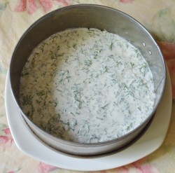 Салат с печенью трески слоеный с сыром и рисом - шаг 5 Салат с печенью трески слоеный с сыром и рисом - шаг 5