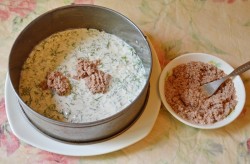 Салат с печенью трески слоеный с сыром и рисом - шаг 6 Салат с печенью трески слоеный с сыром и рисом - шаг 6