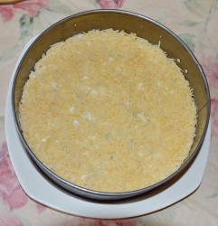 Салат с печенью трески слоеный с сыром и рисом - шаг 9 Салат с печенью трески слоеный с сыром и рисом - шаг 9