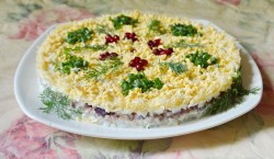 Салат с печенью трески слоеный с сыром и рисом - шаг 11 Салат с печенью трески слоеный с сыром и рисом - шаг 11