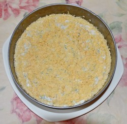 Салат с печенью трески слоеный с сыром и рисом - шаг 10 Салат с печенью трески слоеный с сыром и рисом - шаг 10