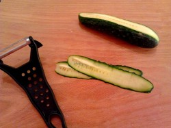 Салат с сыром орехами перепелиным яйцом - шаг 4