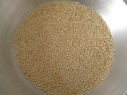 Салатные шарики с печенью трески в кунжуте - шаг 3