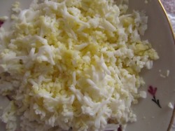 Салатные шарики с печенью трески в кунжуте - шаг 4