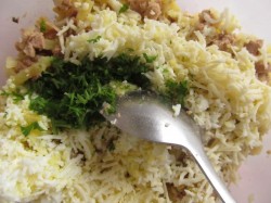 Салатные шарики с печенью трески в кунжуте - шаг 7