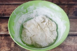 Быстрые сахарные булочки на сухих дрожжах - шаг 3 Быстрые сахарные булочки на сухих дрожжах - шаг 3