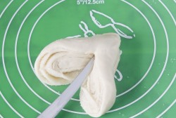Быстрые сахарные булочки на сухих дрожжах - шаг 9 Быстрые сахарные булочки на сухих дрожжах - шаг 9