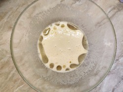 Сдобное дрожжевое тесто для пирожков в духовке - шаг 2 Сдобное дрожжевое тесто для пирожков в духовке - шаг 2