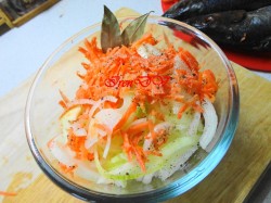 Селедка с овощами запеченная в пергаменте - шаг 3 Селедка с овощами запеченная в пергаменте - шаг 3