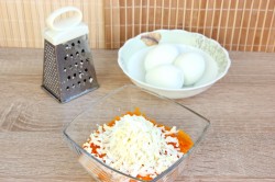 Селедка под шубой с яблоком и яйцом классическая - шаг 11 Селедка под шубой с яблоком и яйцом классическая - шаг 11