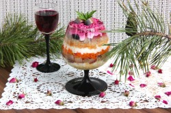 Селедка под шубой с яблоком и яйцом классическая - шаг 15 Селедка под шубой с яблоком и яйцом классическая - шаг 15