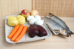 Селедка под шубой с яблоком и яйцом классическая - шаг 1 Селедка под шубой с яблоком и яйцом классическая - шаг 1